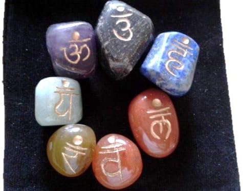 Обърнатата Санскритская Чакра Набор от 7 Камъни, Символизиращи Гравиран върху Тялото Чакра на Рейки с Мешочком Божествена Медитация,