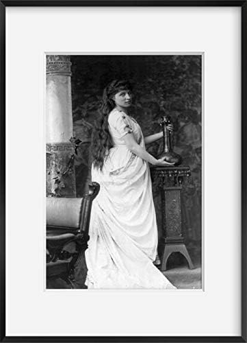 БЕЗКРАЙНИ СНИМКИ 1882 Снимка на Лили Лэнгтри, 1853-1929, Портрет в цял ръст, на Стойност, Лицето надясно, Държи ваза на стойка