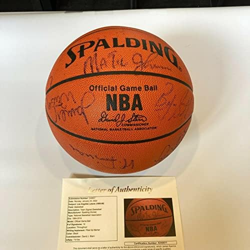 1989-90 Отборът на Лос Анджелис Лейкърс Подписа договор с Сполдингом на игра на баскетбол в НБА с помощта на баскетболни топки с