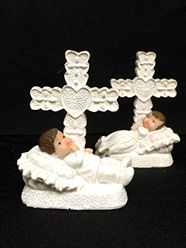 10 Малки момчета в леглото с кръст в памет на кръщението