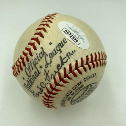 Прекрасен Уили Мейс подписа договор с Националната лига на Фрика по бейзбол 1940 г. С помощта на бейзболни топки с автографи на JSA