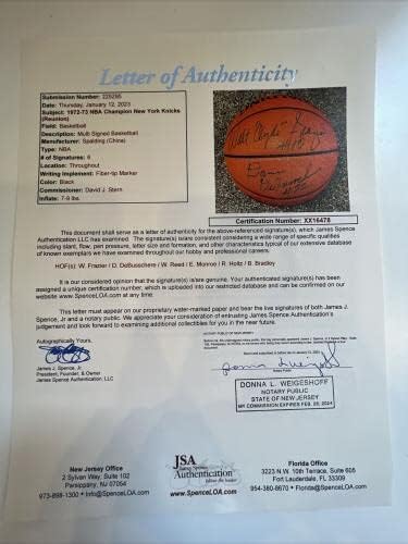 1972-73 Ню Йорк Никс, екипът на Шампионите на НБА, Подписа договор за игра на баскетбол NBA JSA COA - Баскетболни топки с автографи